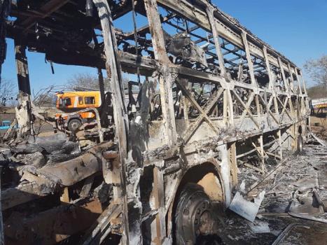 به دنبال آتش گرفتن اتوبوس ۷ نفر جان خویش را از دست دادند